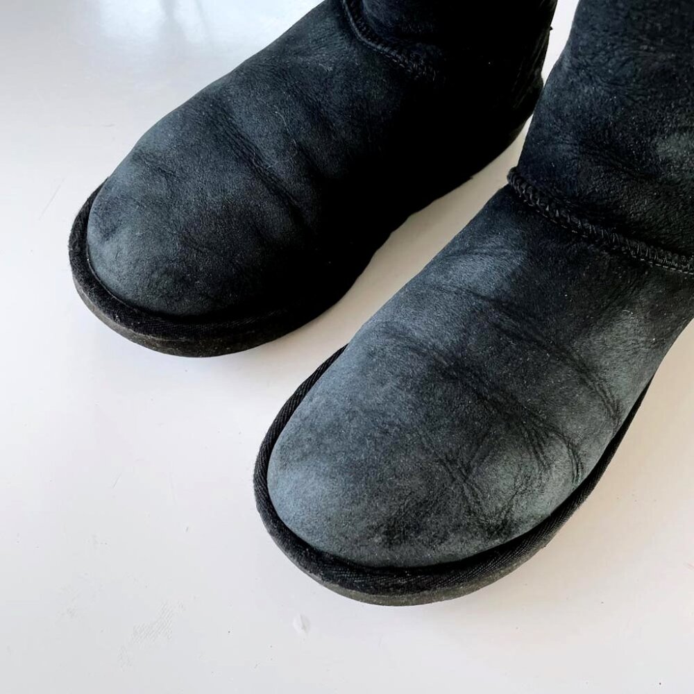 ⚡️SOLD⚡️ ugg classic short black sheepskin boots - Picture 4 of 7